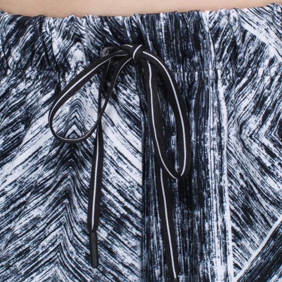 Lululemon Jet Crop *Full-On Luon Heat Wave White Black RARE - Picture 3 of 16